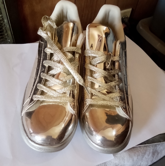 Qupid Shoes Qupid Gold Shoes Size 9 New Poshmark